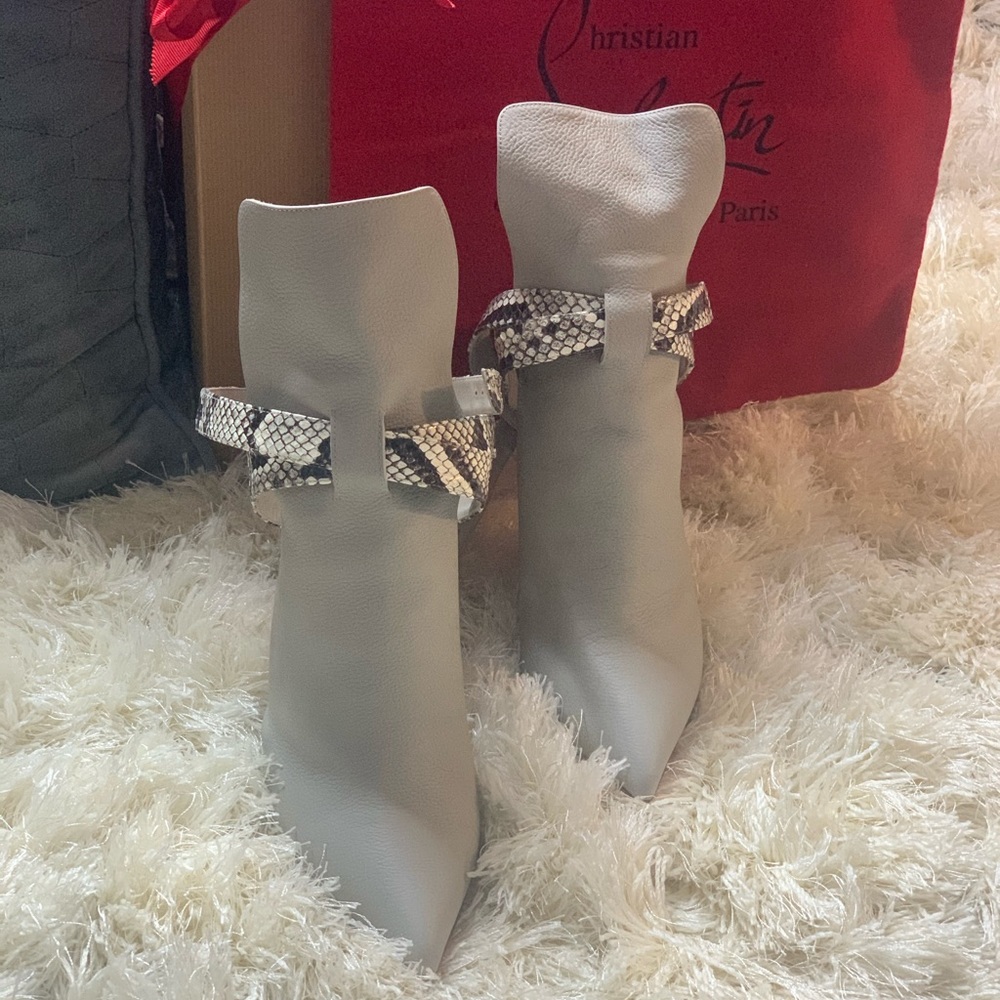 Christian Louboutin Heel Size: 39 (US Size: 8.5/9) - Picture 9 of 10